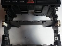 Grila centrala bord audi a3 8p 2.0 tdi bkd 8p0858005b