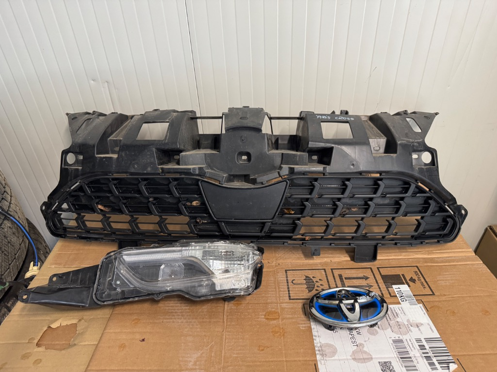 Grila centrala / Emblema Toyota Yaris Cross 2020/2021/2022/2023/2024