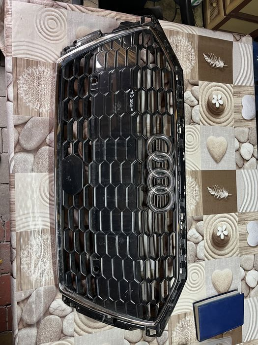 Grila centrala / masca Audi A3 8Y0 2020/2021/2022