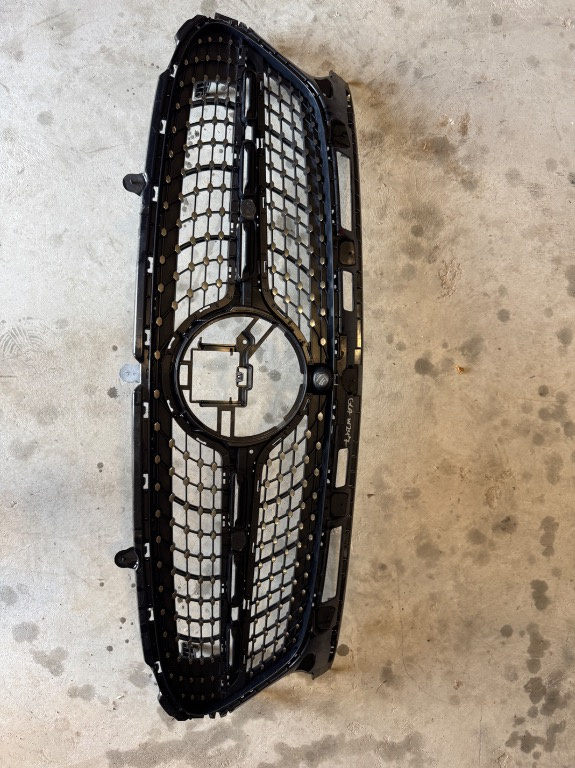 Grila centrala Mercedes GLA W247 H247 2019/2020/2021/2022