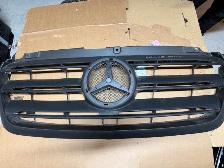 Grila centrala Mercedes Sprinter W907 2019/2020/2021/2022