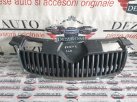 Grila centrala radiator Skoda Fabia II cod piesa : 5J0853668A