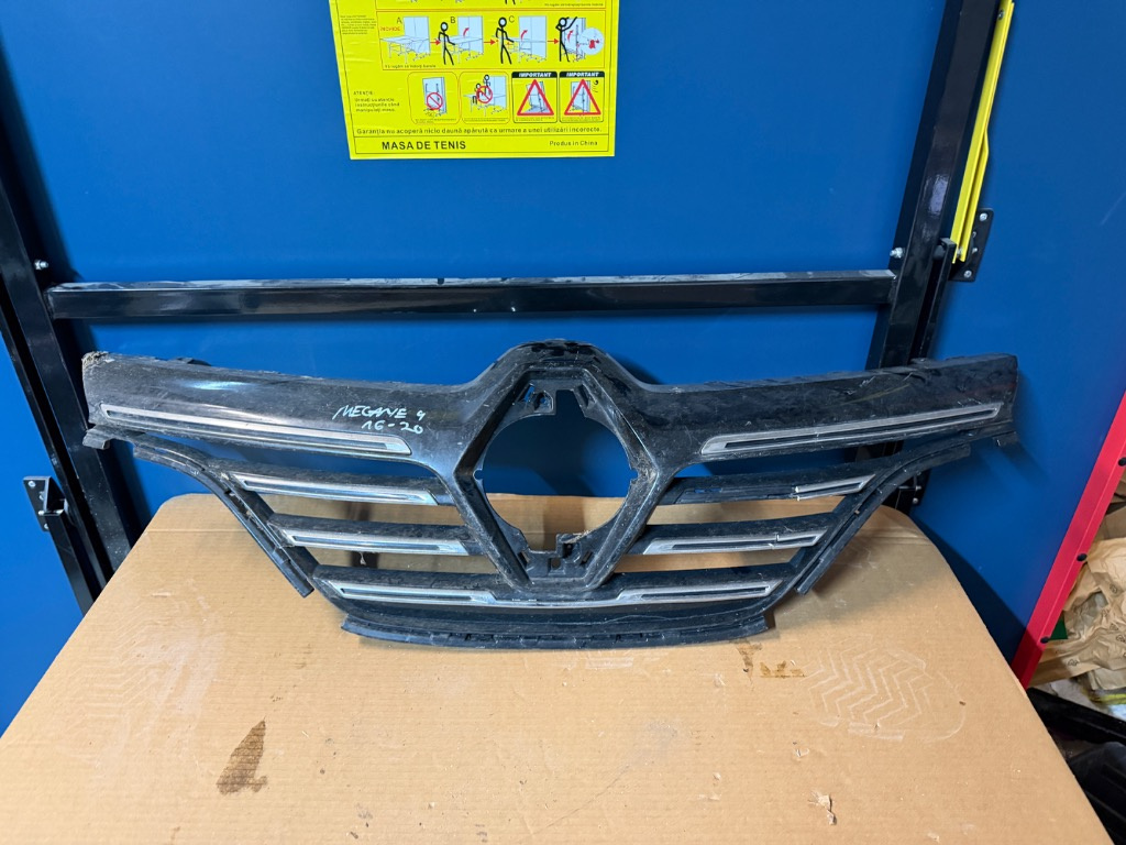 Grila centrala Renault Megane 4 Nonfacelift 2016/2017/2018/2019/2020