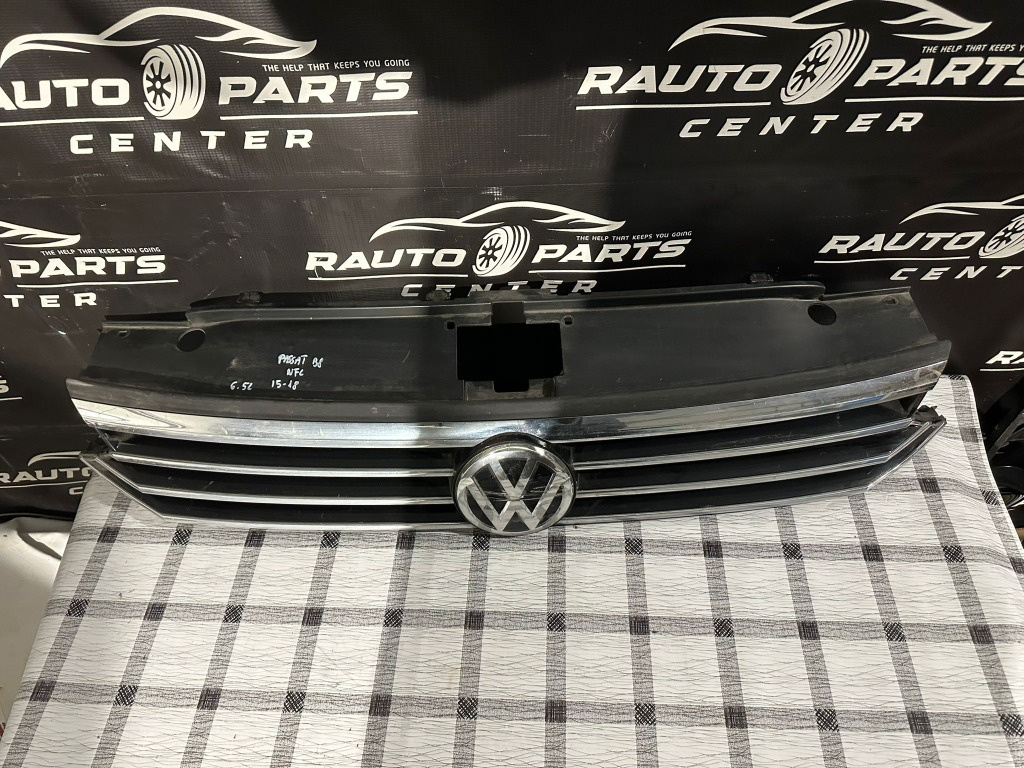 Grila centrala Volkswagen Passat B8 Non Facelift 2015/2016/2017/2018