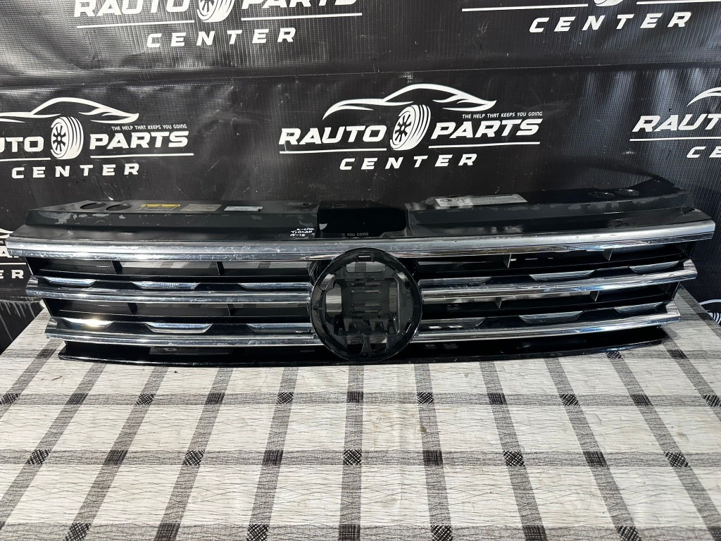 Grila centrala Volkswagen TIGUAN R-LINE 5NA 2015/2016/2017/2018