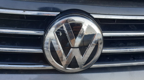 Grila cu Sigla Emblema de pe Bara Spoiler Fata Volkswagen Passat B8 2014 - 2019 [C3913]