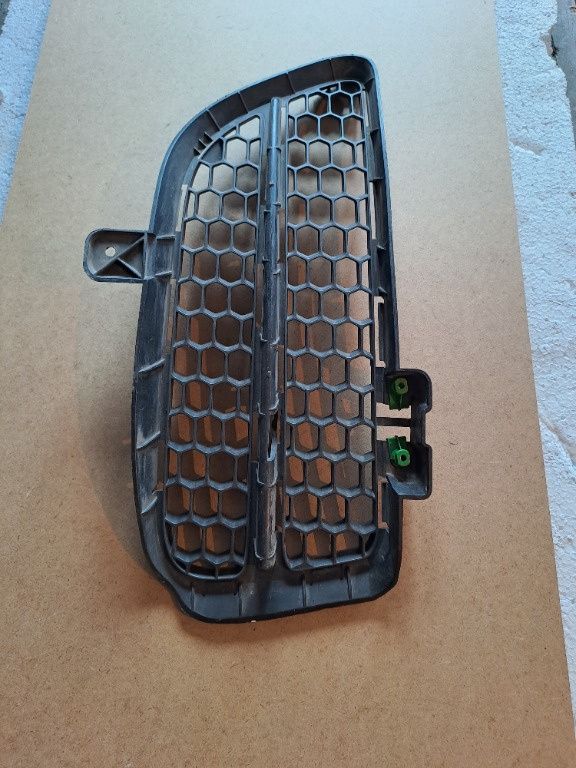 Grila dreapta VW Touareg 7L an 2007-2010 originala