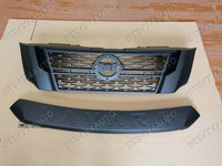 GRILA FATA CU ORNAMENT CAPOTA NISSAN NAVARA NP300 D23 2015-2020 MB [2021 LOOK]