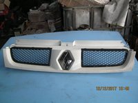 Grila fata Renault Trafic 2001-2006 cod 7700313438