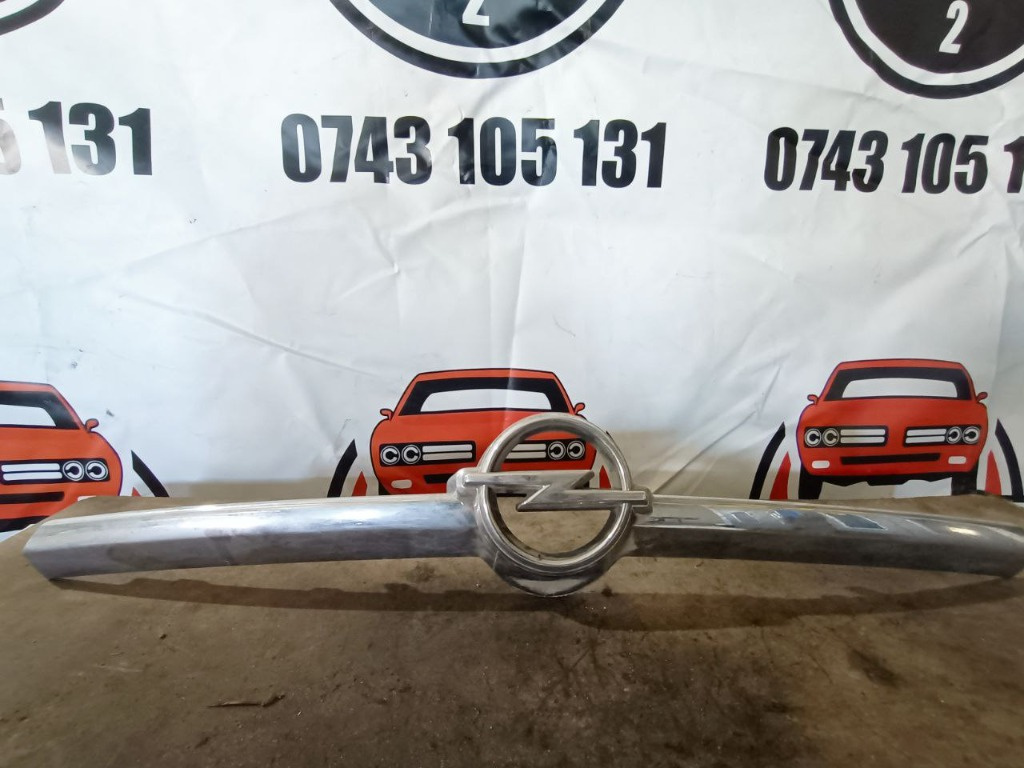 Grila frontala OPEL CORSA C (X01) 1.2 cod 551290562