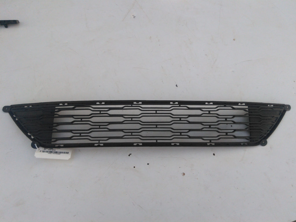Grila inferioara bara fata Kia Ceed an 2012 cod piesa 86522-1H500