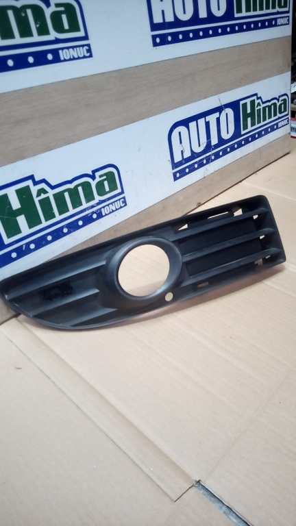 Grila inferioara dreapta in bara fata 8H0807682A(Cabriolet) Audi A4 B6 2000-2005