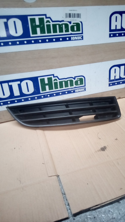 Grila inferioara dreapta in bara fata model fara proiectoare 3C0853666 Volkswagen PASSAT B6 2005-2011