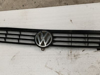 Grila intre faruri VW Polo 6N 1.4 benzina 2001