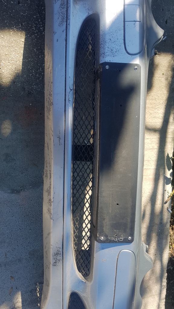 Grila intre proiectoare Mercedes C class W203