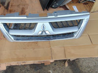 Grila Mitsubishi pajero mk3 grila frontala intre faruri 2000-2007 dezmembrez