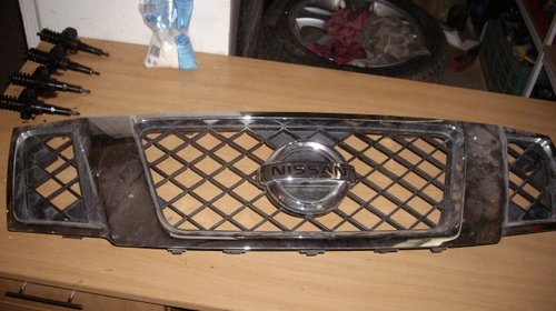 Grila nichelata completa Nissan Pathfinder/Navara 2005-2010