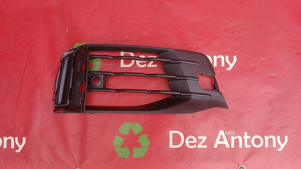 Grila proiector dreapta Audi Q7 4M cod 4M0807682AK