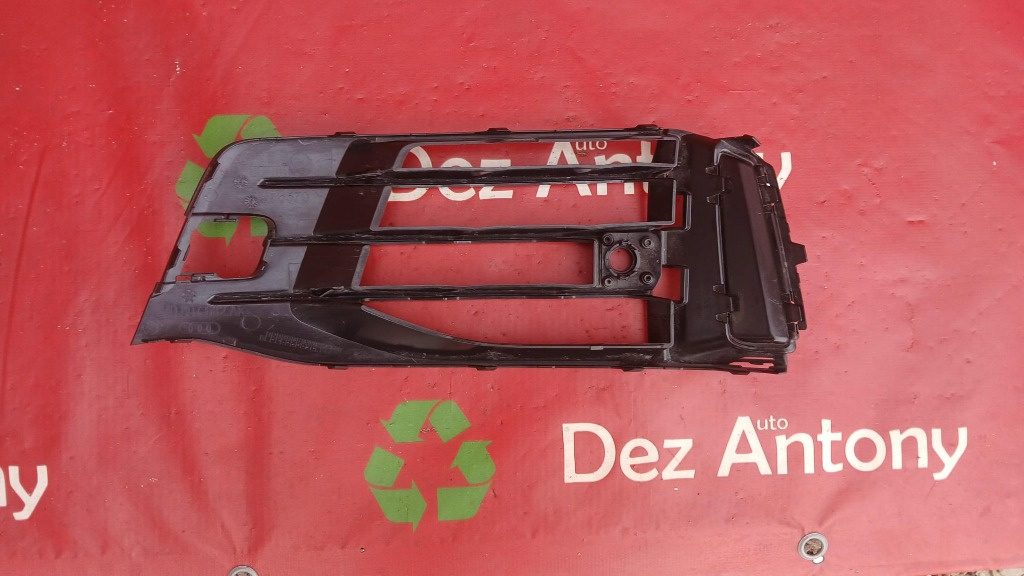 Grila proiector dreapta Audi Q7 4M cod 4