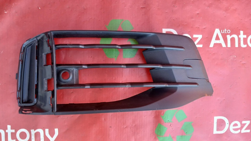 Grila proiector dreapta Audi Q7 4M cod 4M0807682AK