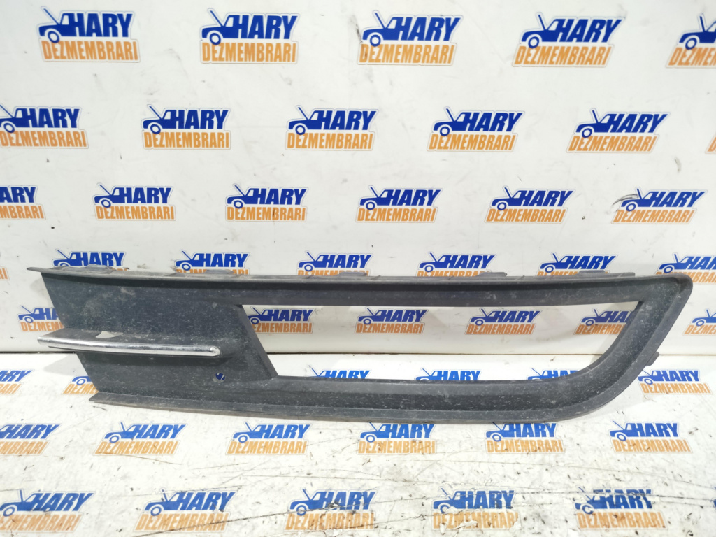 Grila proiector dreapta avand codul original 3G0854662 pentru Vw Passat B8 Fl