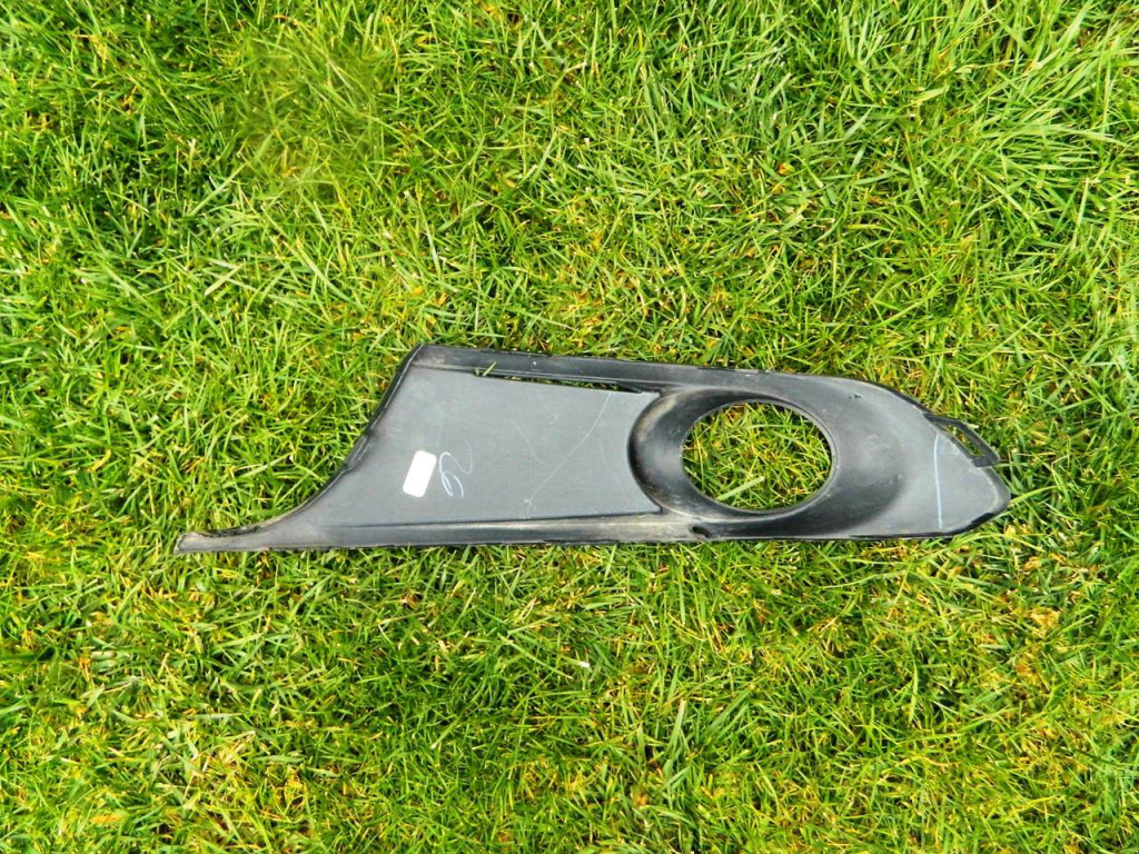 Grila proiector dreapta VW Jetta model 2
