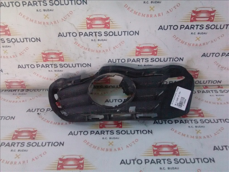 Grila proiector stanga MB C CLASS an fabr. 2009
