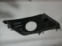 Grila proiector stanga Opel Corsa C An 2000-2006 cod 13120837