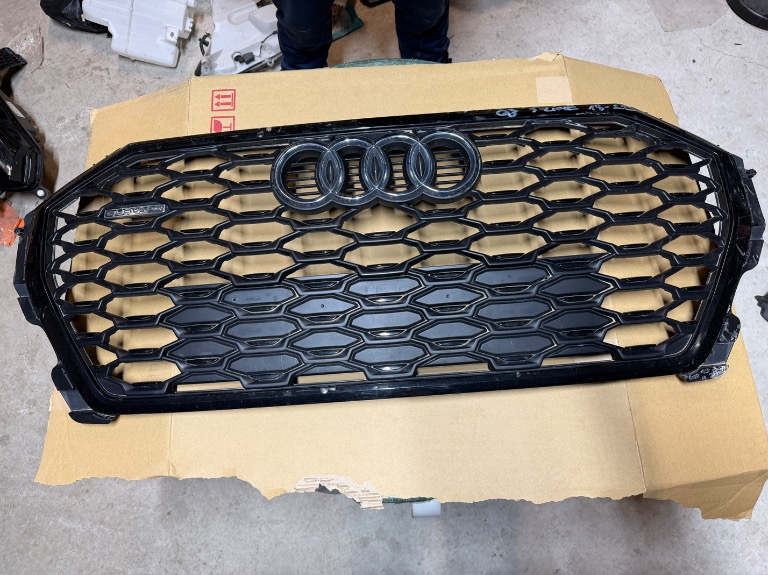 Grila radiator Audi Q3 83A S-Line Sportback 2018/2019/2020/2021/2022/2023