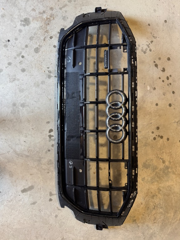 Grila radiator Audi Q8 4M8 Quattro 2018/2019/2020/2021/2022/2023