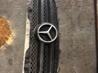 Grila radiator cu emblema Mercedes Sprinter 2.2 cdi an 2011