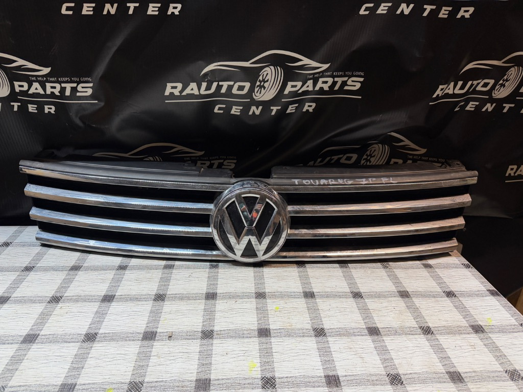 Grila radiator cu emblema Volkswagen Touareg 7P Facelift 2015/2016/2017/2018