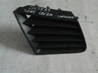 Grila radiator dreapta Seat Ibiza / Cordoba An 2002-2009 cod 6L0853676