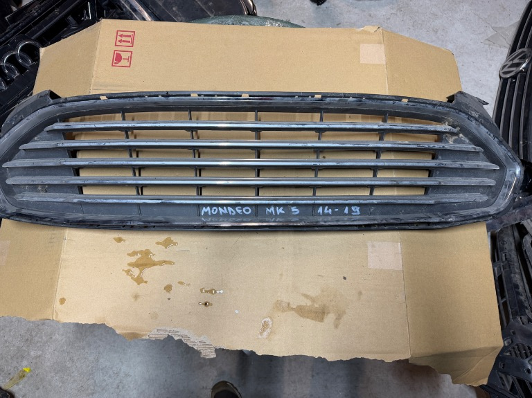 Grila radiator Ford Mondeo MK5 Nonfacelift 2014/2015/2016/2017/2018