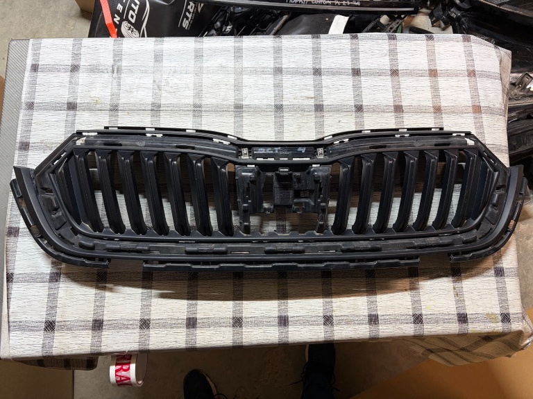 Grila radiator Skoda Octavia 4 cu distronic 2020/2021/2022/2023/2024