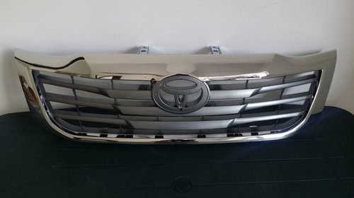 GRILA RADIATOR TOYOTA HILUX DUPA 2012