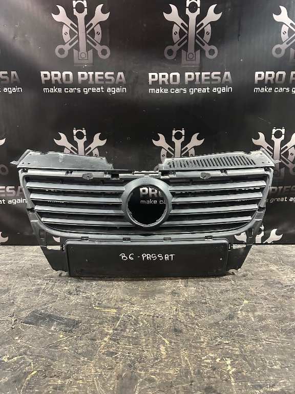 Grila radiator Volkswagen Passat B6 - imagine 1