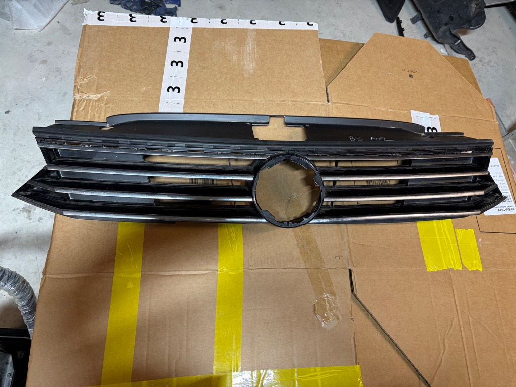 Grila radiator Volkswagen Passat B8 NFL 2015/2016/2017/2018
