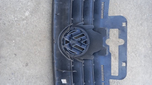 Grila radiator VW Caddy cod produs:1T0853651A/1T0 853 651 A cu defect