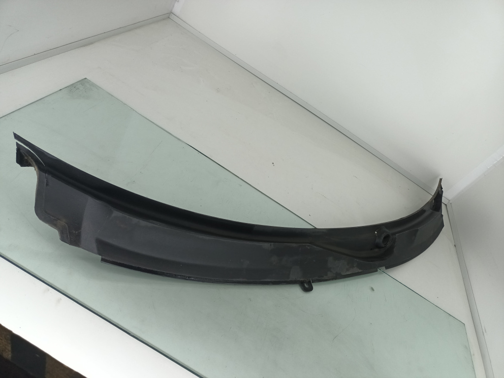 Grila stergator parbriz Audi A6 C6 2.7 TDI BPP 2004-2008 4F1819403 DezP: 17667