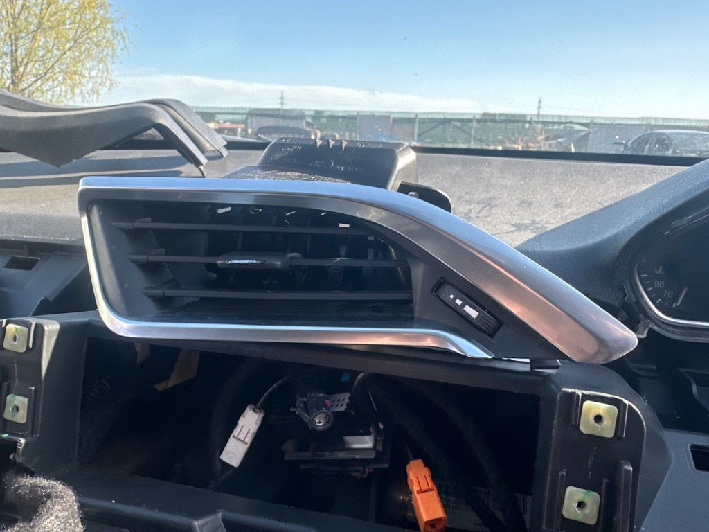 Grila Ventilatie Bord Stanga Peugeot 2008