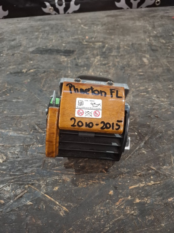 Gura aerisire (Gura ventilatie) Phaeton facelift (2010-2015) cu motoras - Cod 3D1820901 - imagine 1