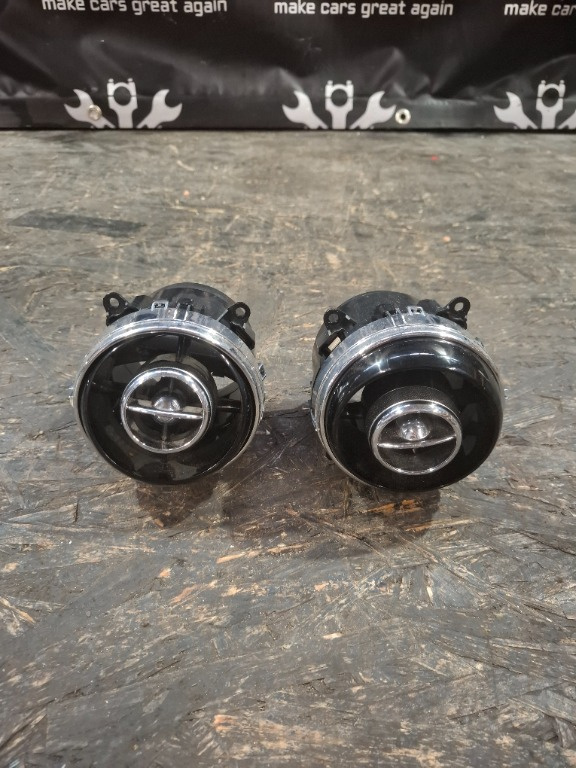 Gura ventilatie Jaguar XJ 2010-2019 (buc) - Cod AW93-19A687 - imagine 1