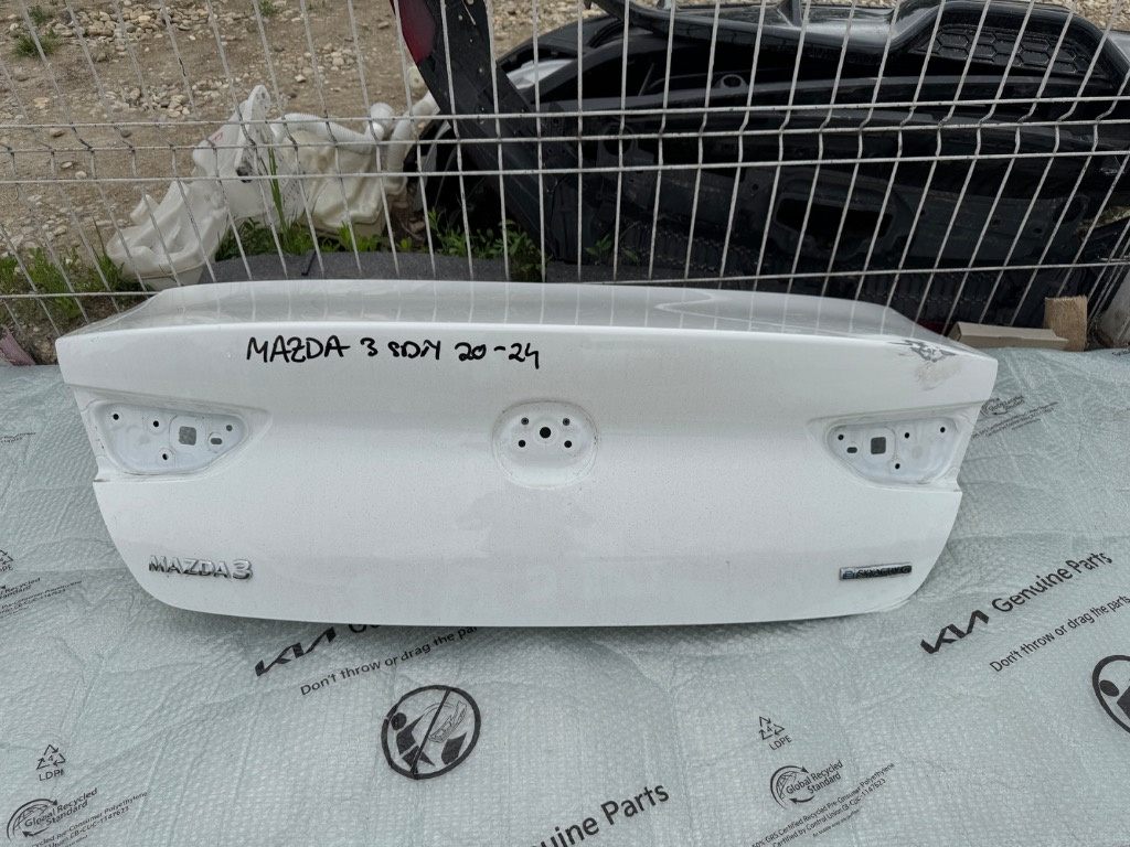 Haion alb Mazda 3 Sedan Berlina 2020/2021/2022/2023/2024