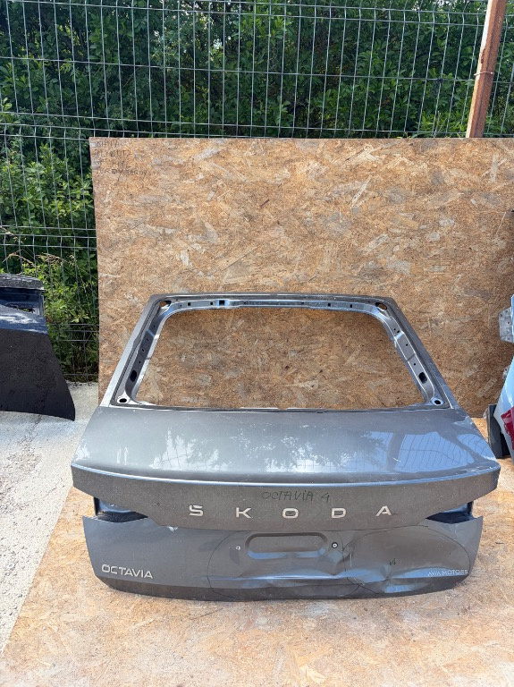 Haion / capota portbagaj avariat Skoda Octavia 4 Berlina 2020/2021/2022/2023/2024