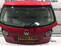 Haion dezechipat cu luneta prezintă rugina la iluminatoarele de număr Volkswagen Golf 5 plus + hatchback