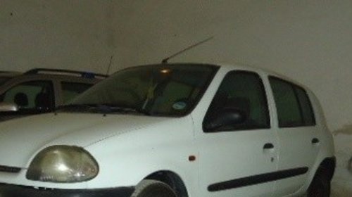 Haion Renault Clio hatchback