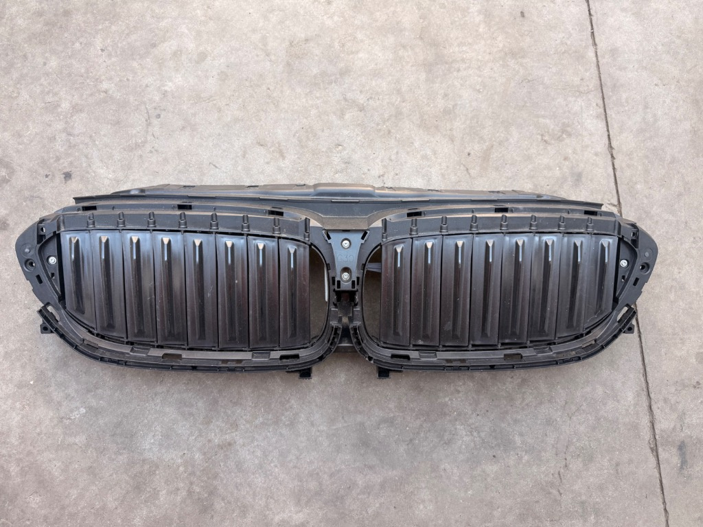 Hota Grila fata cu motoras BMW Seria 5 G30 G31 cod 187156-10