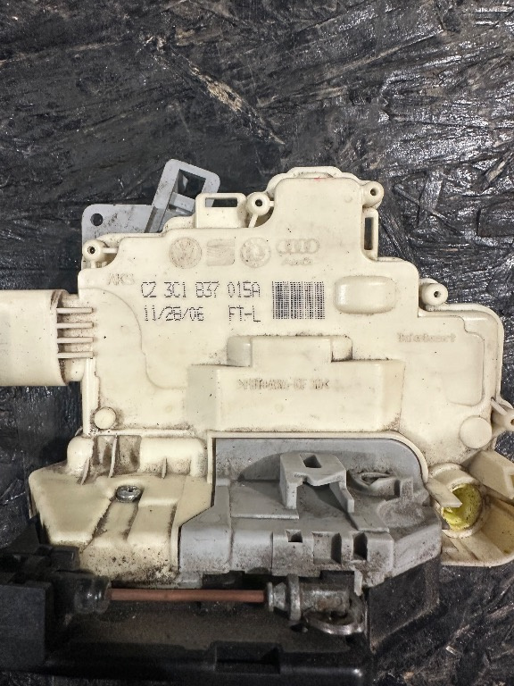 Incuietoare broasca stanga fata Volkswagen Passat B6 3C1837015A - imagine 3
