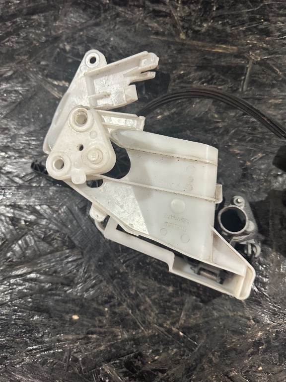 Incuietoare broasca stanga fata Volkswagen Passat B6 3C1837015A - imagine 2